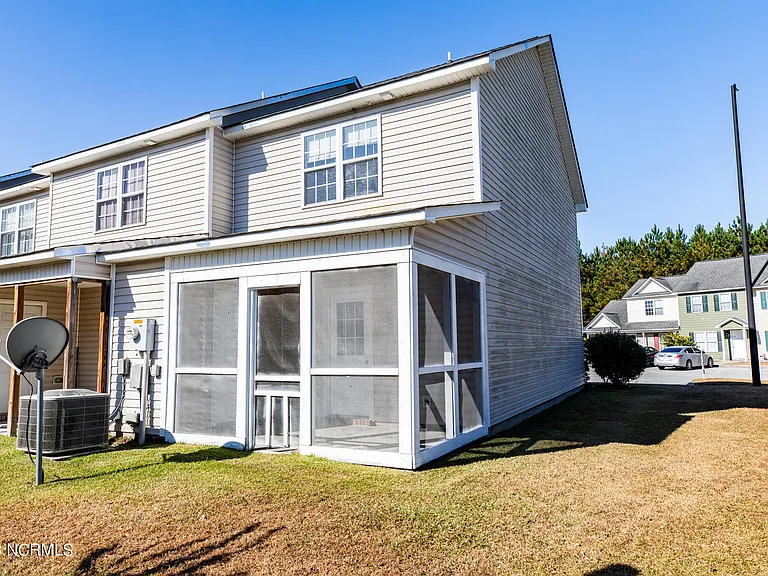 401 Springwood Dr — Photo 20