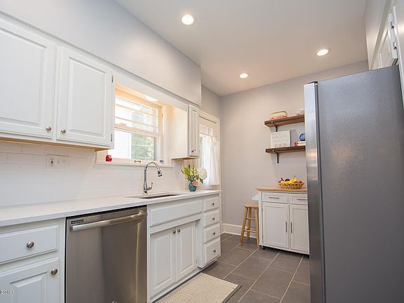 4th image of 2216 Lowell Ave