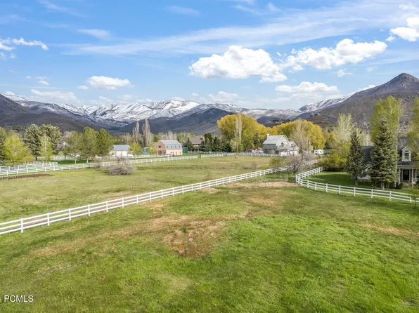 120 W Farm Rd, Midway, UT 84049