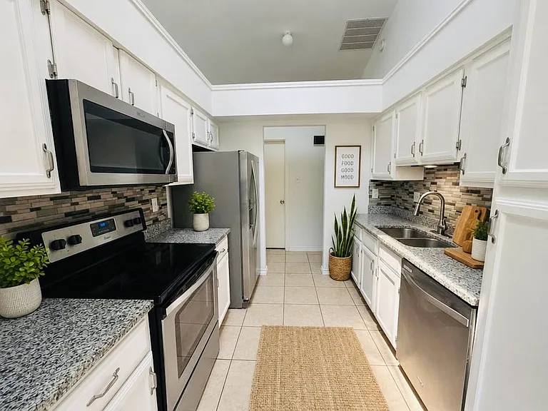 4652 Bracken Dr — Photo 12