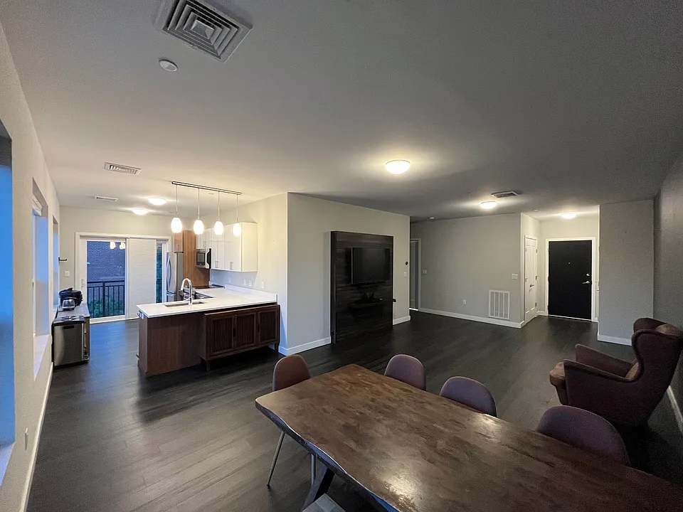 999 Hancock St #507
