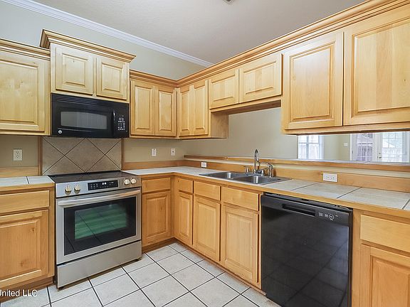 3rd image of 13637 Hidden Oaks Dr