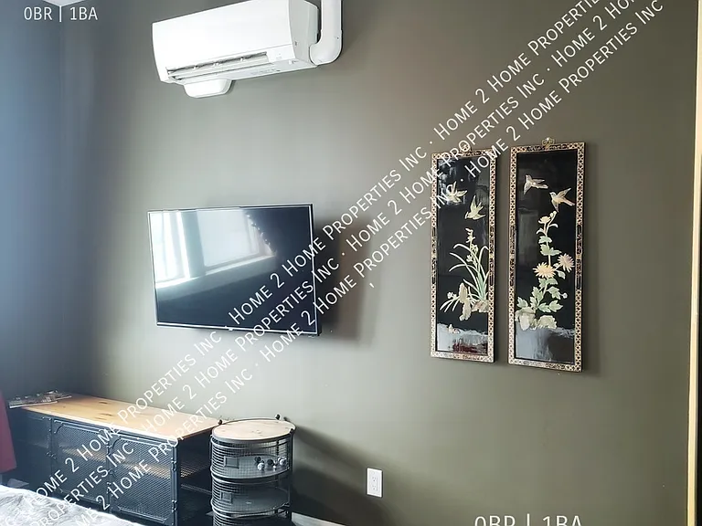 1154 Wyandotte St W #1 — Photo 6