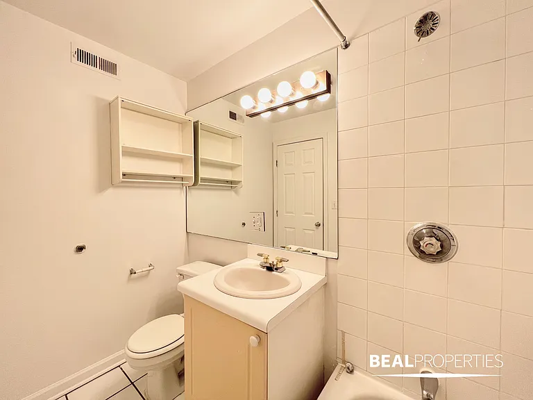 917 W Dakin St — Photo 32