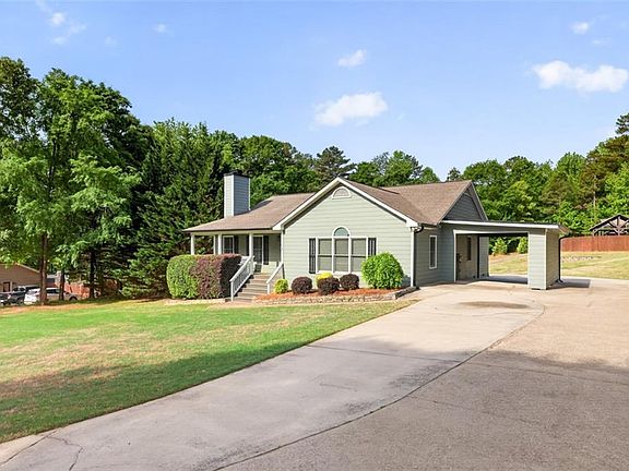 4th image of 77 Alexander Ln