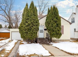 621 10th Ave S, Grand Forks, ND 58201