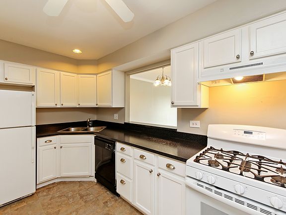 2nd image of 140 W Wood St Unit 414