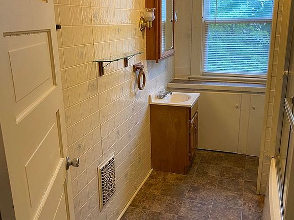 4th image of 603 S Center St #7105658