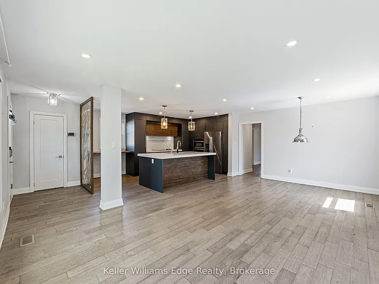 2300 Wagner Cres #UPPER — Photo 5