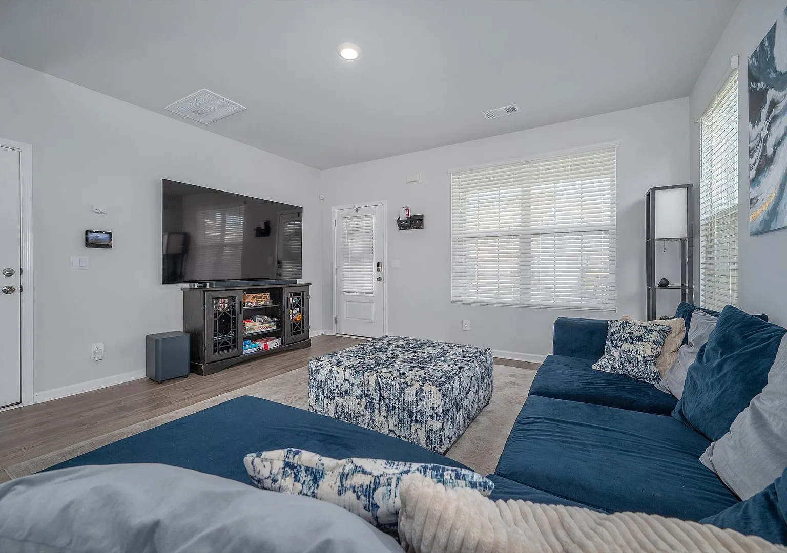 Move in ready, end-unit townhome! — Photo 4