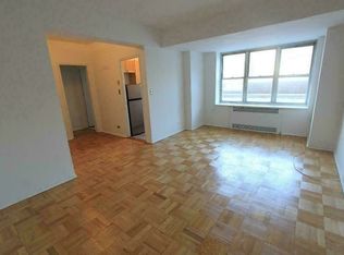 6561 Saunders St APT 1R, Rego Park, NY 11374