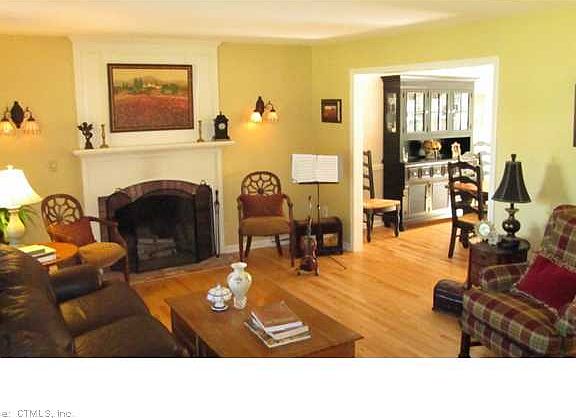 3rd image of 35 Pepperwood Ln