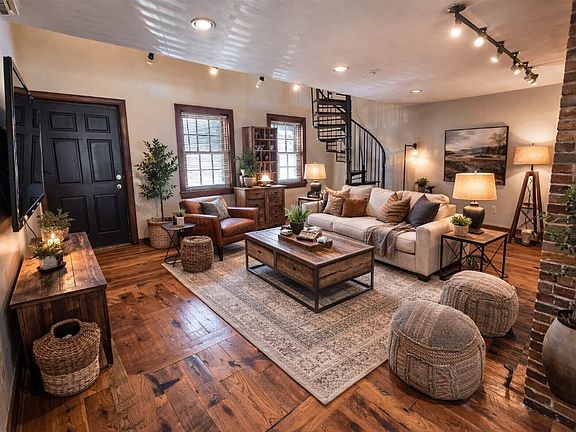 5th image of 607 Middle St