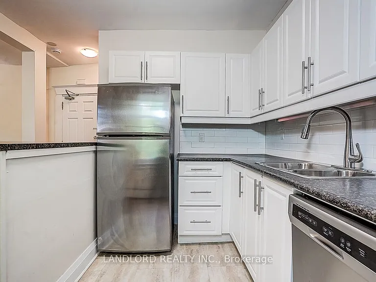 92 Neville Park Blvd #UPPER — Photo 19