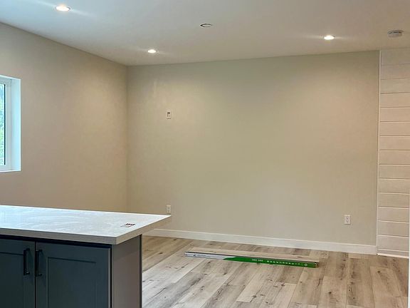 3rd image of 20757 Clark St