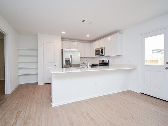 4th image of 18710 Clearwater Brook Dr