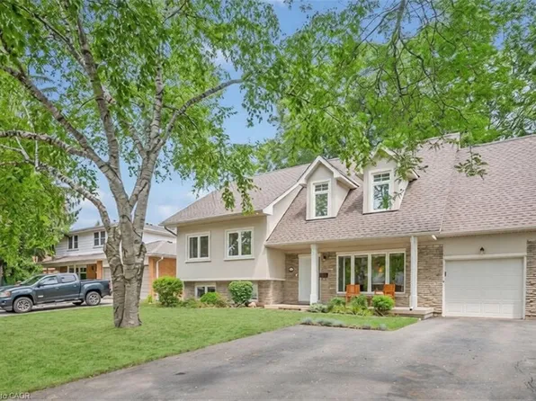 285 Surrey Dr, Oakville, ON L6L 3T6