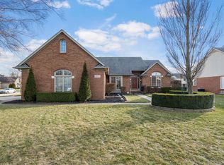 20576 Country Side Dr, Macomb, MI 48044