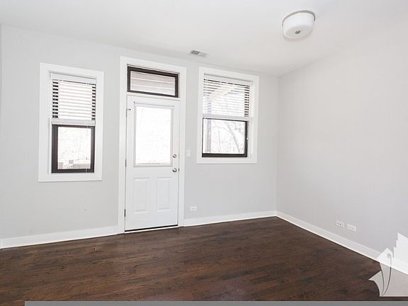 3rd image of 1601 W Belle Plaine Ave #1606-1