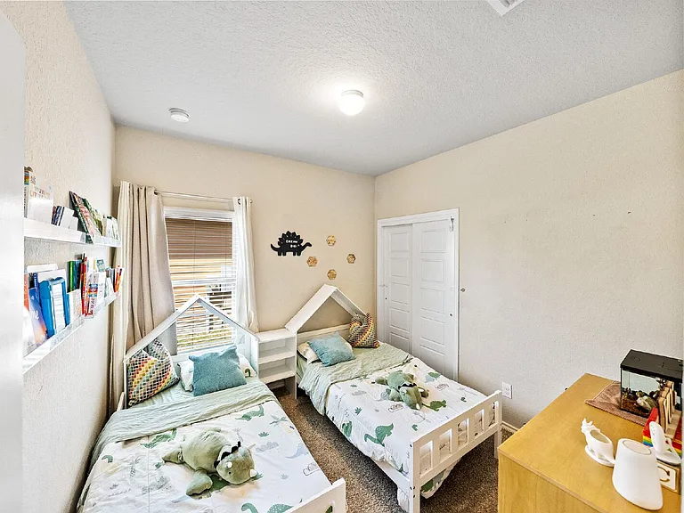 5702 Cicada Cir — Photo 24