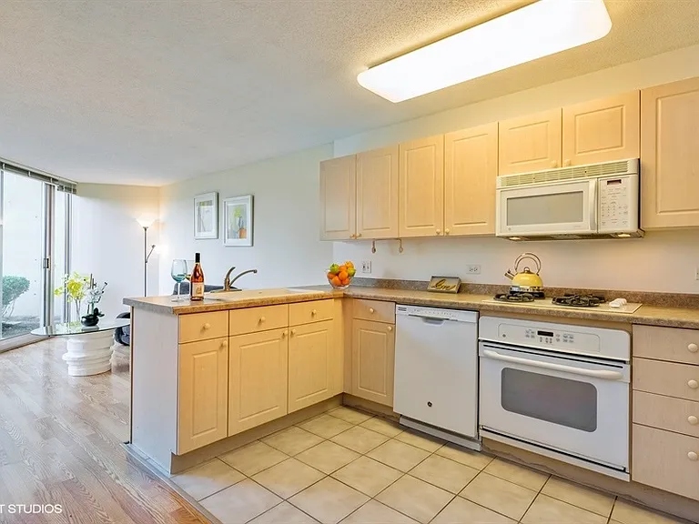 1720 Maple Ave #409 — Photo 7