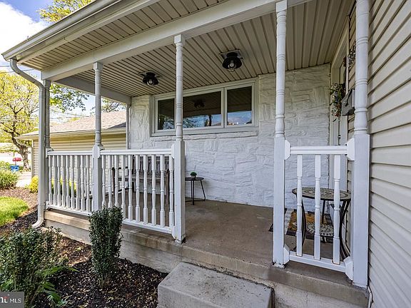 4th image of 1365 Paddock Way
