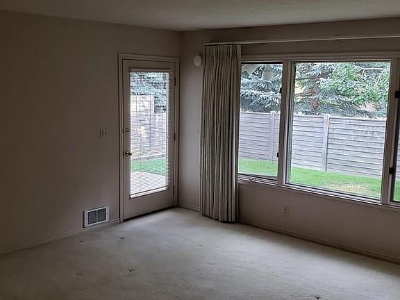 4th image of 3521 Sun Cir