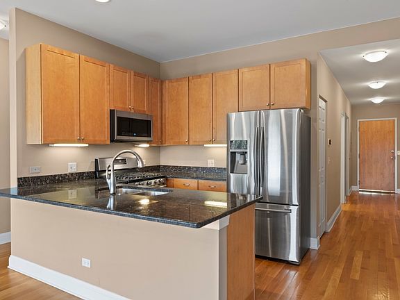 3rd image of 2700 W Belmont Ave Unit 305