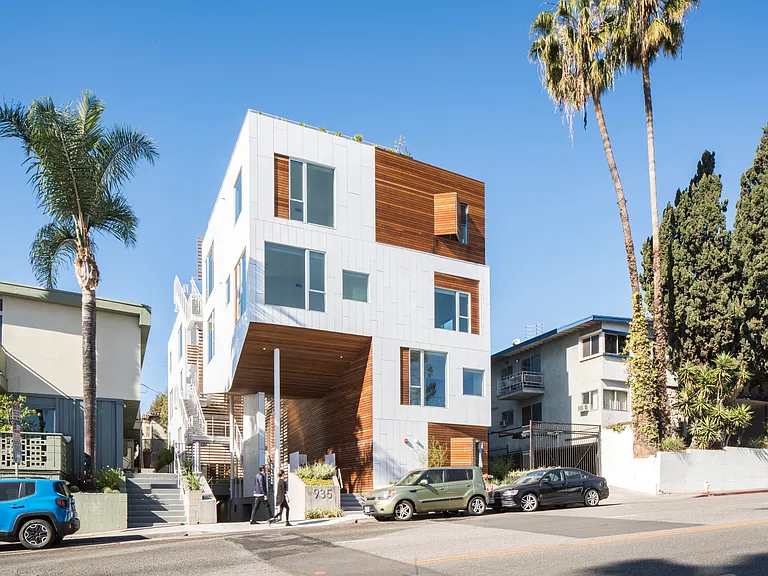 935 N San Vicente Blvd #7 — Photo 15