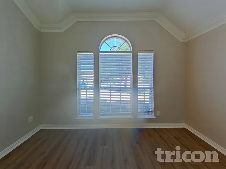7814 Longbow Ln — Photo 16