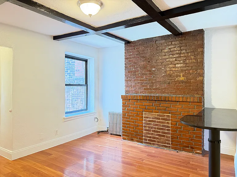 319 W 13th St #5A — Photo 1