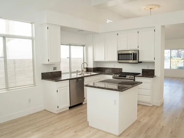 1417 Country Hollow Dr — Photo 18