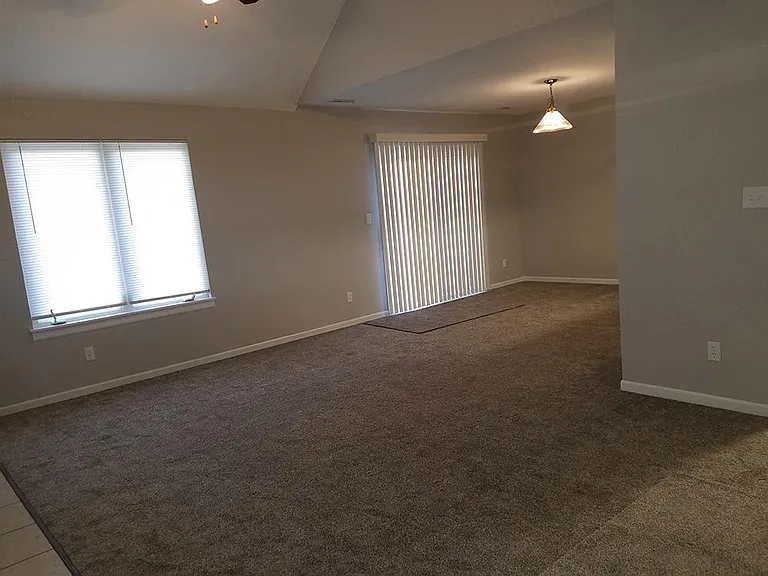 509 Lancaster Ct — Photo 4