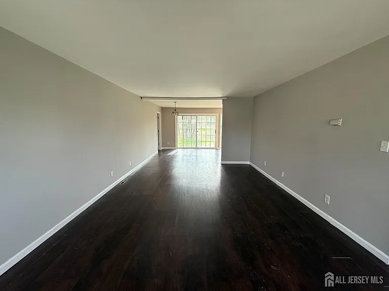 8 Poe Ct — Photo 7