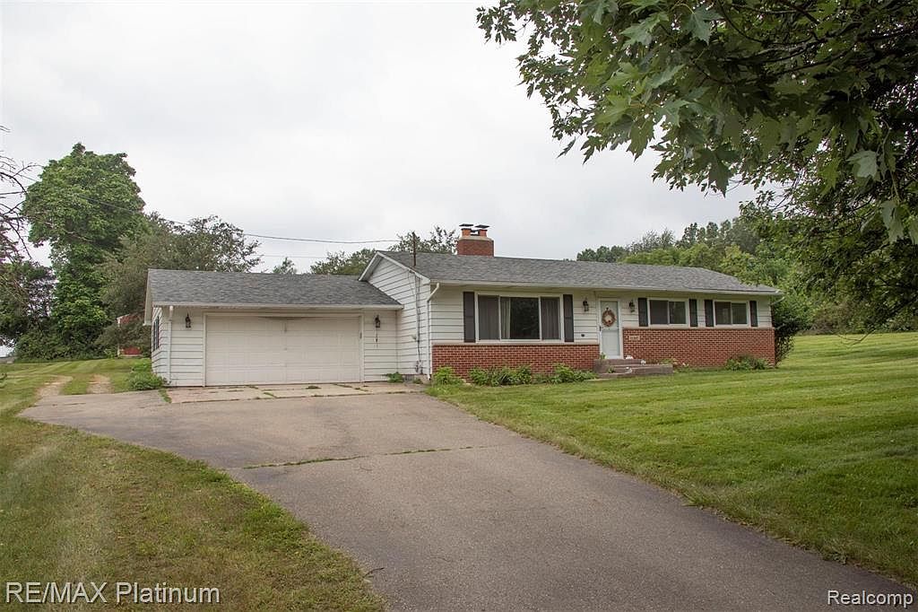11367 Hartland Rd, Fenton, MI 48430 Zillow