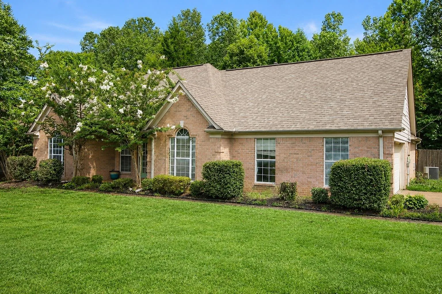 3 bed, 2.0 bath, 1856 sqft, $2,195 — Photo 3