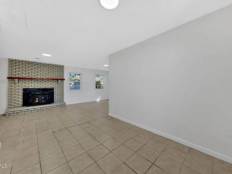 528 Parrish Ln — Photo 23
