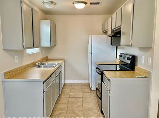 1012 Gunnison St APT C, Sealy, TX 77474