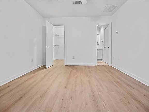 3rd image of 920 Memorial Dr SE Unit 36