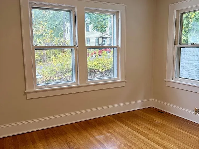 302 Hasbrouck Ave — Photo 14