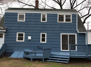 1586 Carew St, Springfield, MA 01104