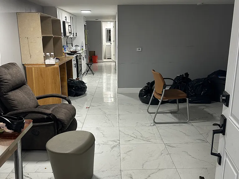1155 Fteley Ave #BASEMENT — Photo 1