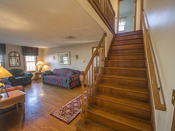 3rd image of 12 Ledgeview Dr