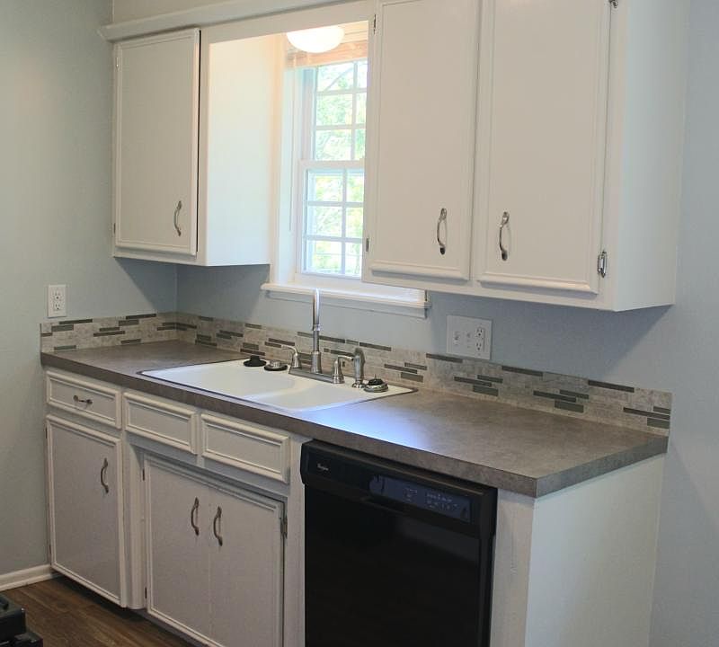 Fully Renovated Kitchen with New Appliances, Hardware and Fi
