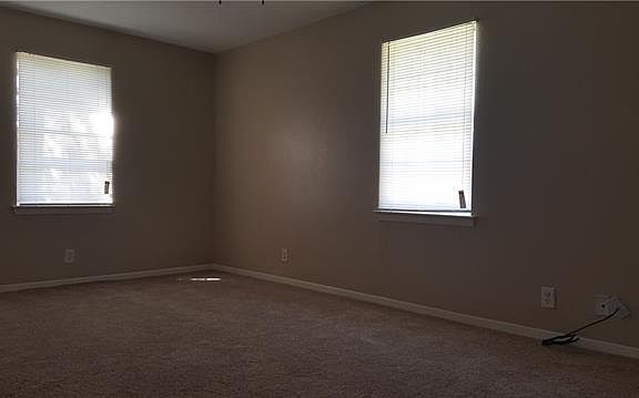 4th image of 3022 Harlan Dr