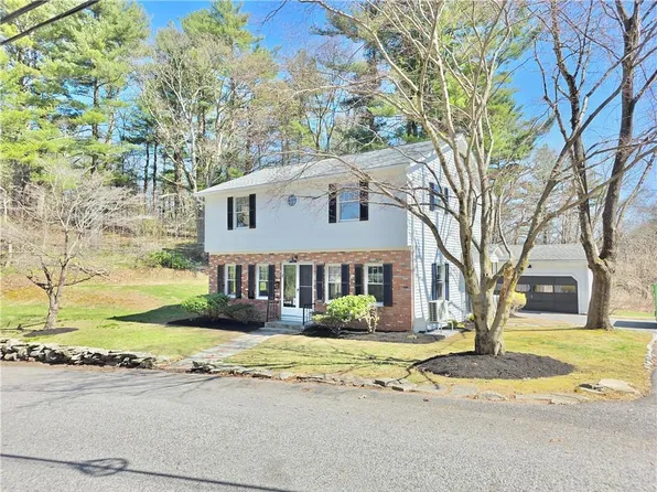 8 Wolf Hill Rd, Smithfield, RI 02917