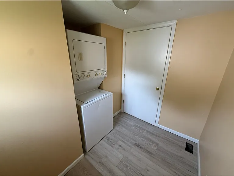 63 Miami Dr — Photo 13