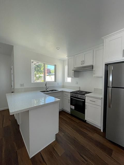 1st image of 701 1/2 Hobart St