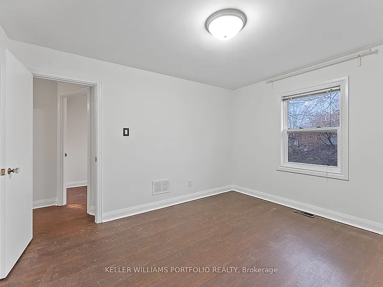 40 Scarboro Cres — Photo 32