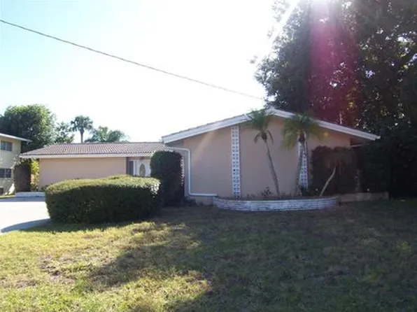 435 Mehlenbacher Rd, Belleair Bluffs, FL 33770